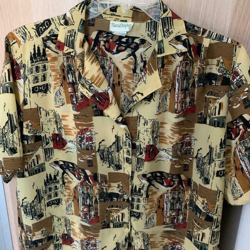 Womens Decorated  Blouse Sz L Short Sleeve Button